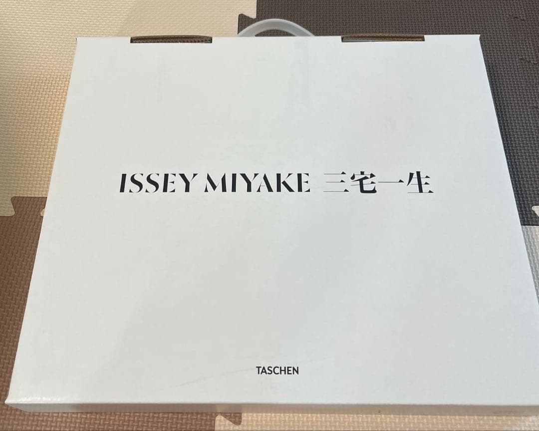 書籍 『ISSEY MIYAKE 三宅一生』（TASCHEN）増補改訂