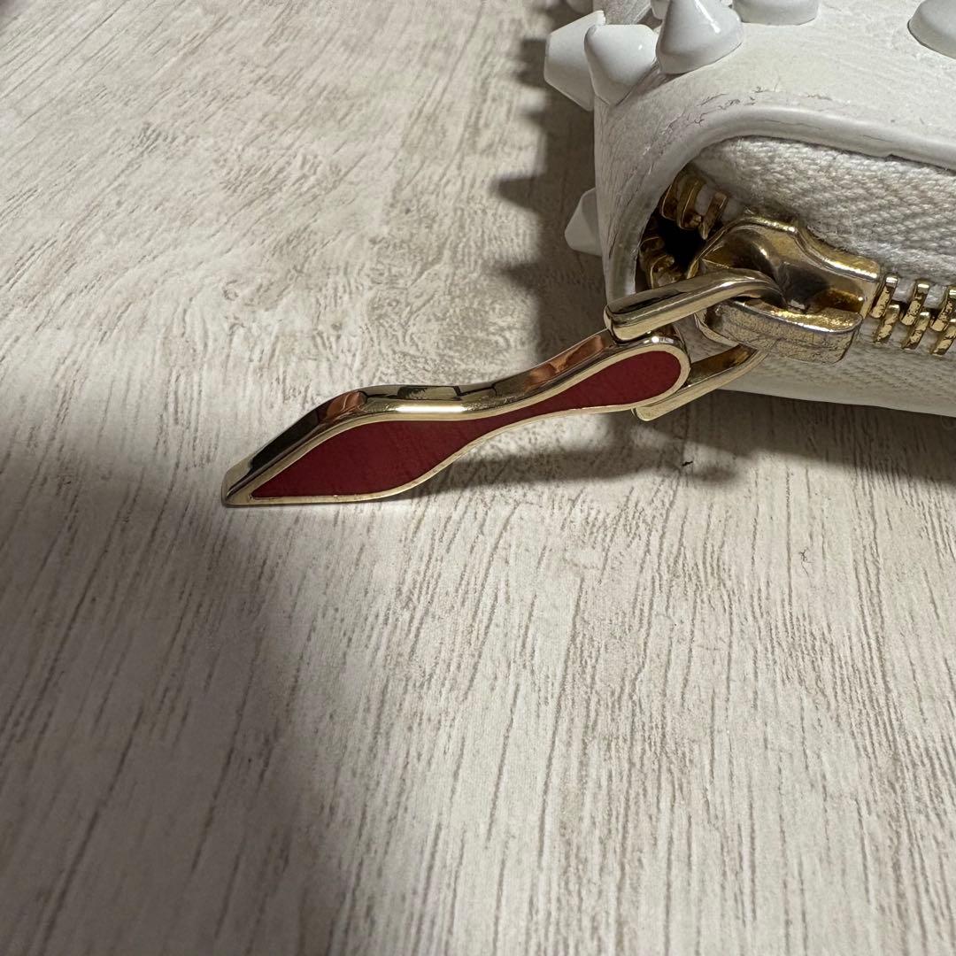 美品✨ルブタン パネトーネ ホワイト 長財布 完売品 スタッズ ラウンドジップ