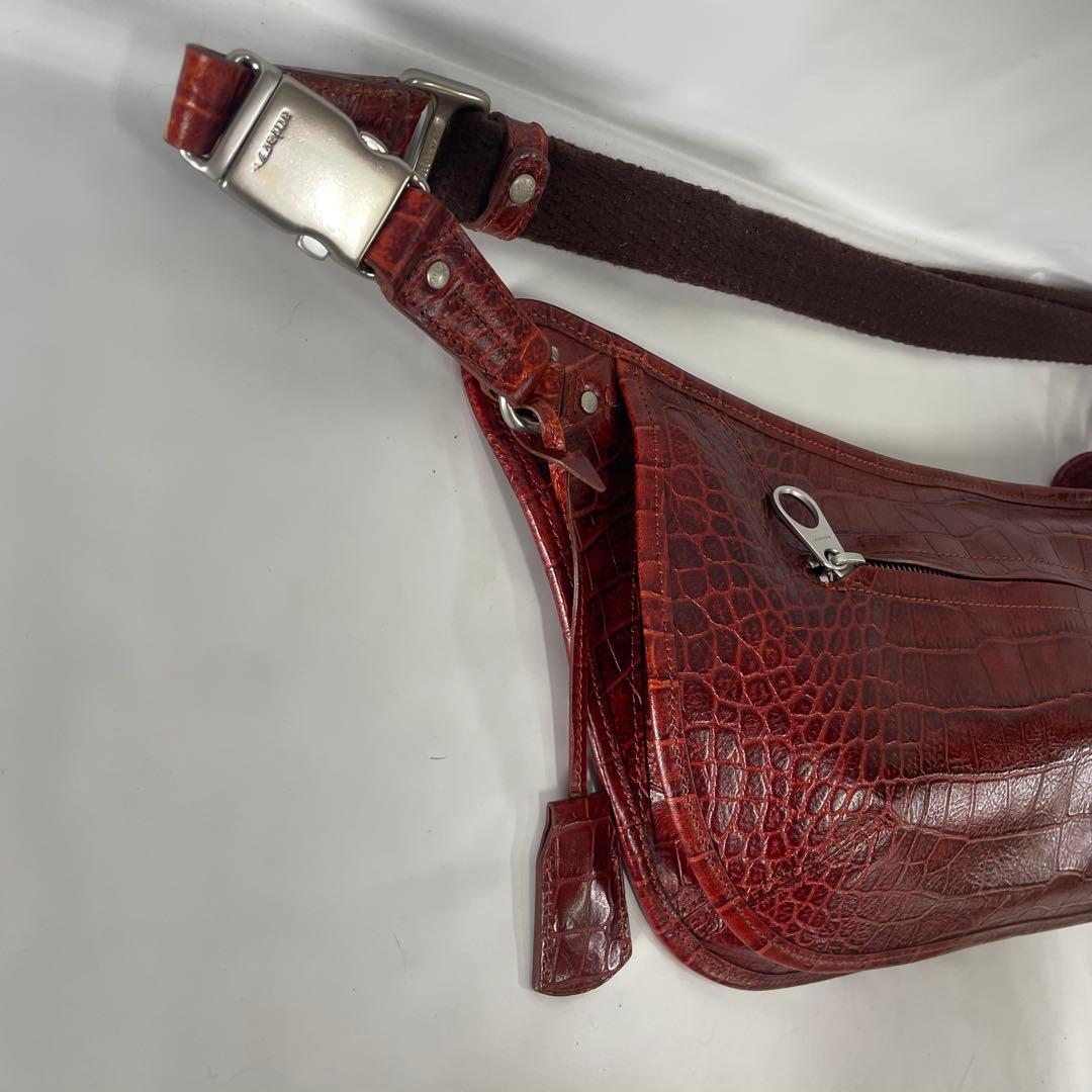 アニアリ フラップ式 アイディアルコンピレーションレザー 牛革 ボディバッグ 赤