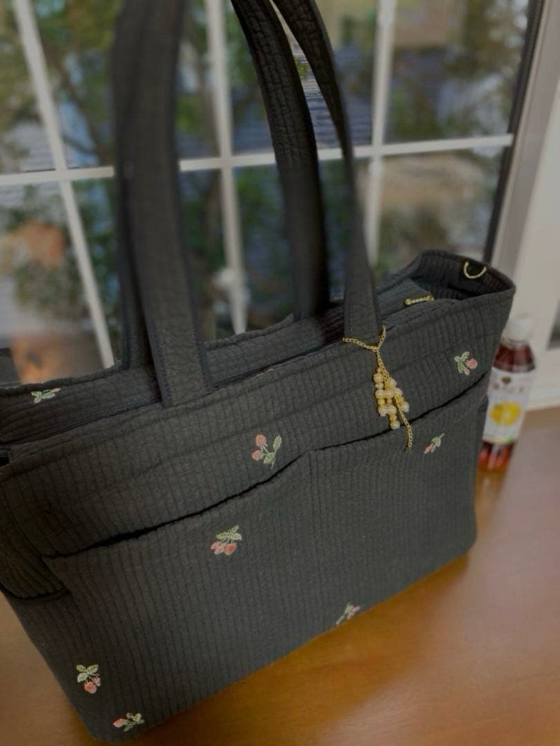 Ｂ.ブラック×いちご＆チューリップ大きめサイズ　ポケットいっぱいマザーズバッグ