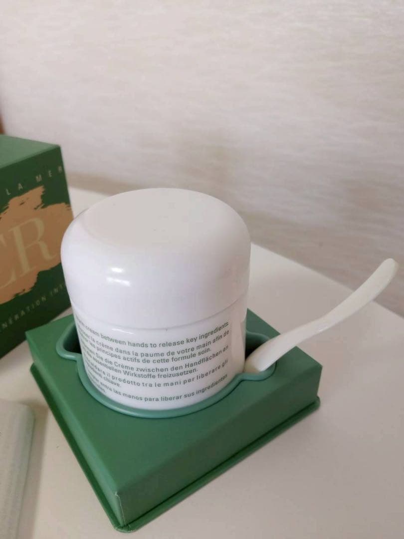 ☆未使用☆DE LA MER クレーム ドゥ・ラ・メール 60ml スパチュラ付