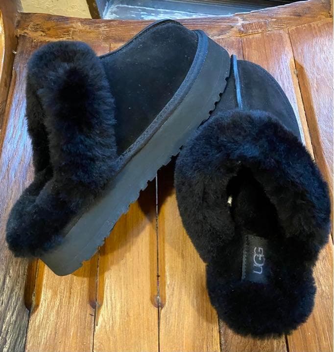 国内正規品✨③展示品✨24⇒～23靴下23.5素足✨UGG ✨ディスケット✨厚底