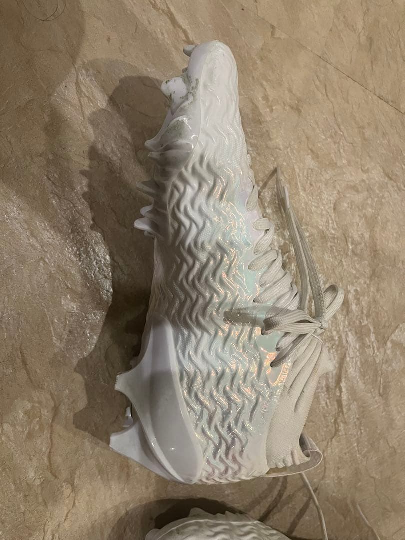 UNDER ARMOUR SPOTLIGHT T PRO 27.0値下げ可能