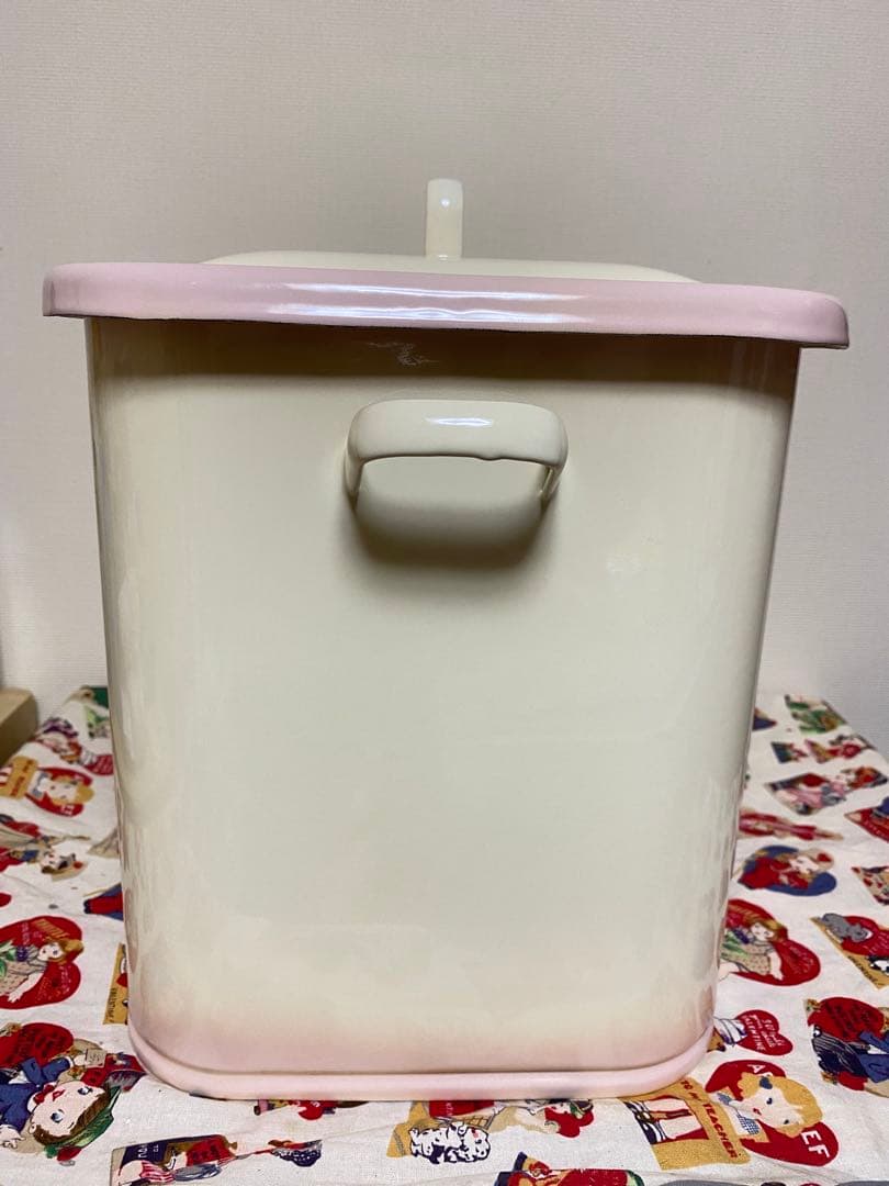 イマン　ダイアナローズ　缶