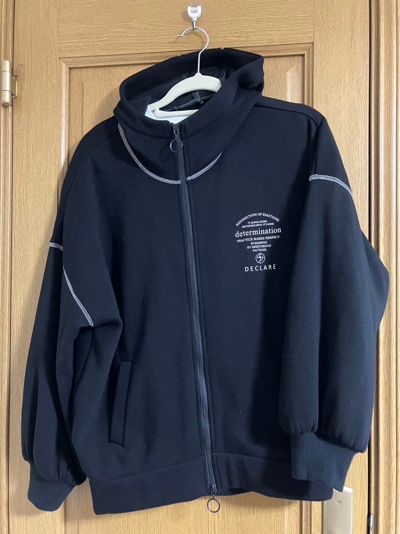 【ゆんページです】ayane のボンバーヒートパーカーとディアーゴTシャツ