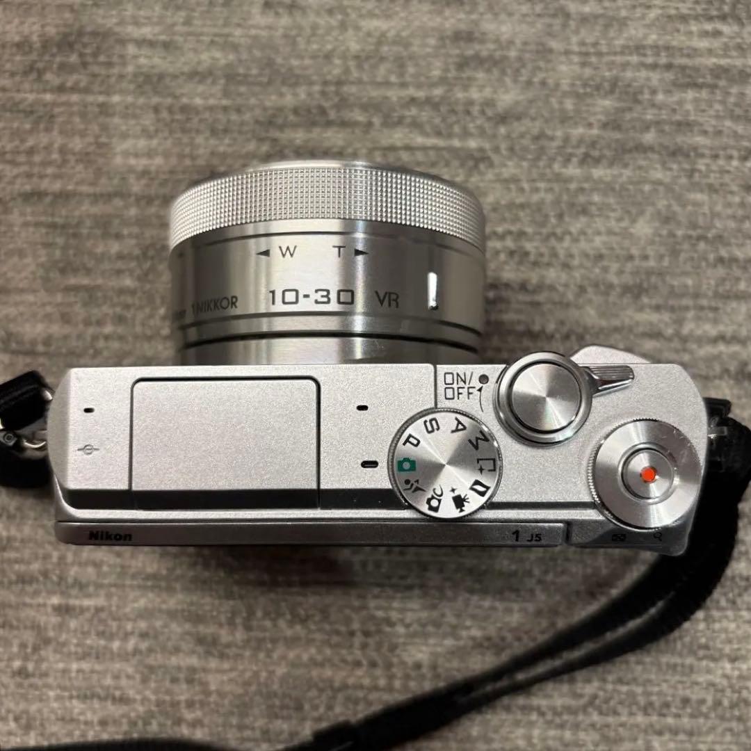 T*i様 Wi-Fi搭載 Nikon 1 j5 ダブルレンズキット　ミラーレス一