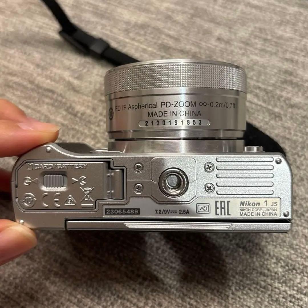T*i様 Wi-Fi搭載 Nikon 1 j5 ダブルレンズキット　ミラーレス一