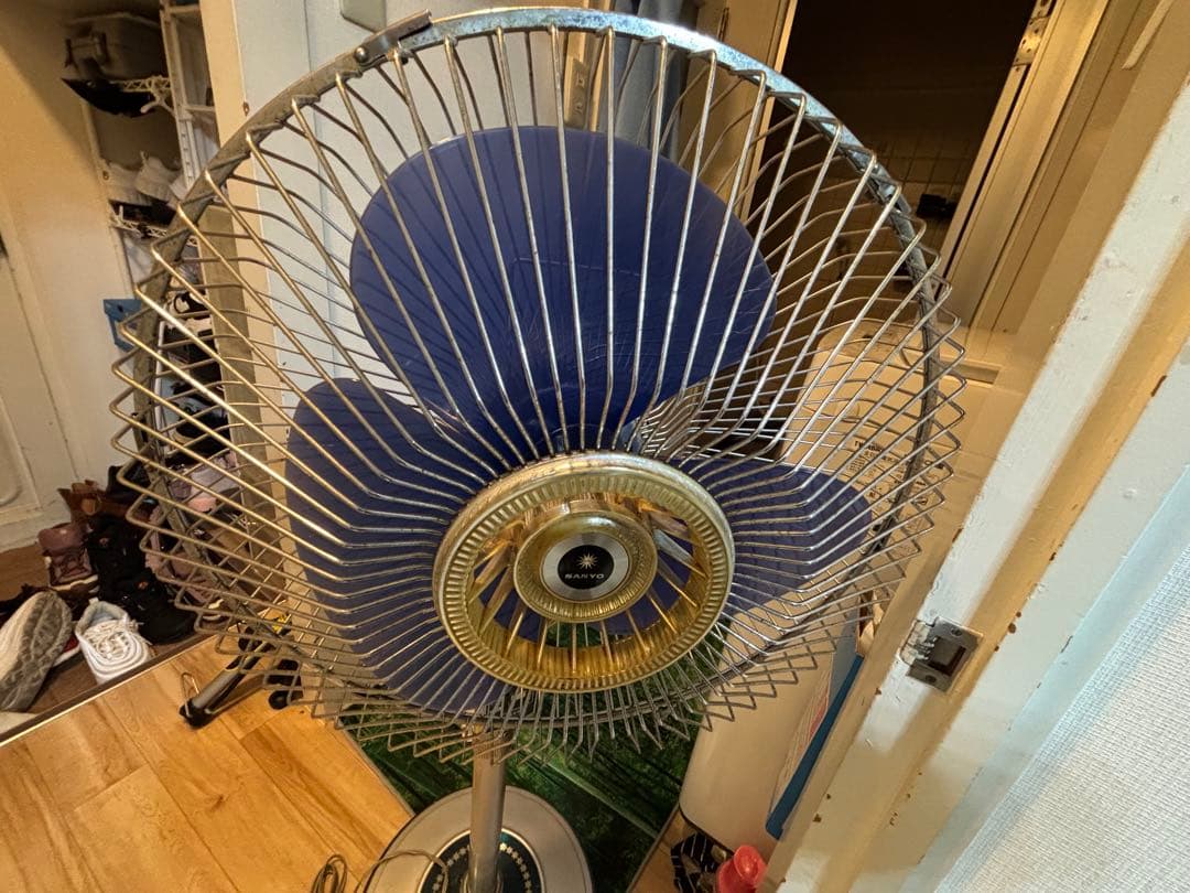 SANOY青い3枚羽根の扇風機