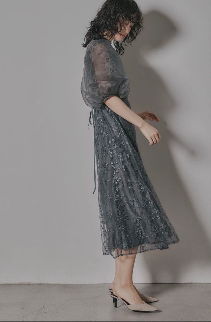 niana オーガンジーパフスリーブ刺繍レースドレス　M ダークグレー
