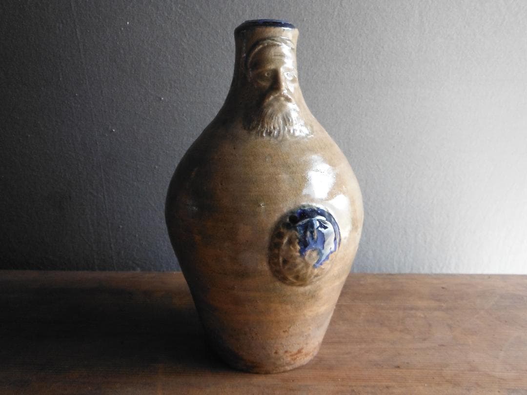 パリスマ・ひげ徳利　陶器の顔彫刻ボトル