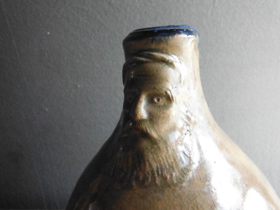 パリスマ・ひげ徳利　陶器の顔彫刻ボトル