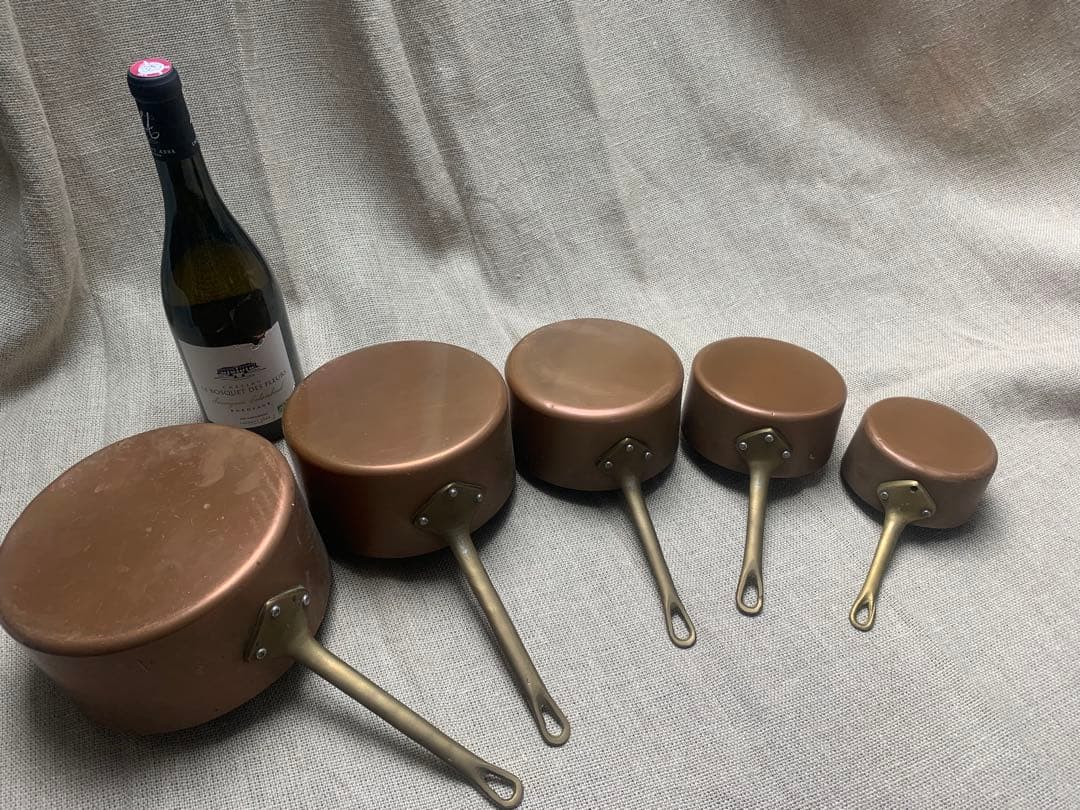 フランス アンティーク 壁掛け装飾に 軽い銅鍋５個セットコッパー 片手鍋 真鍮