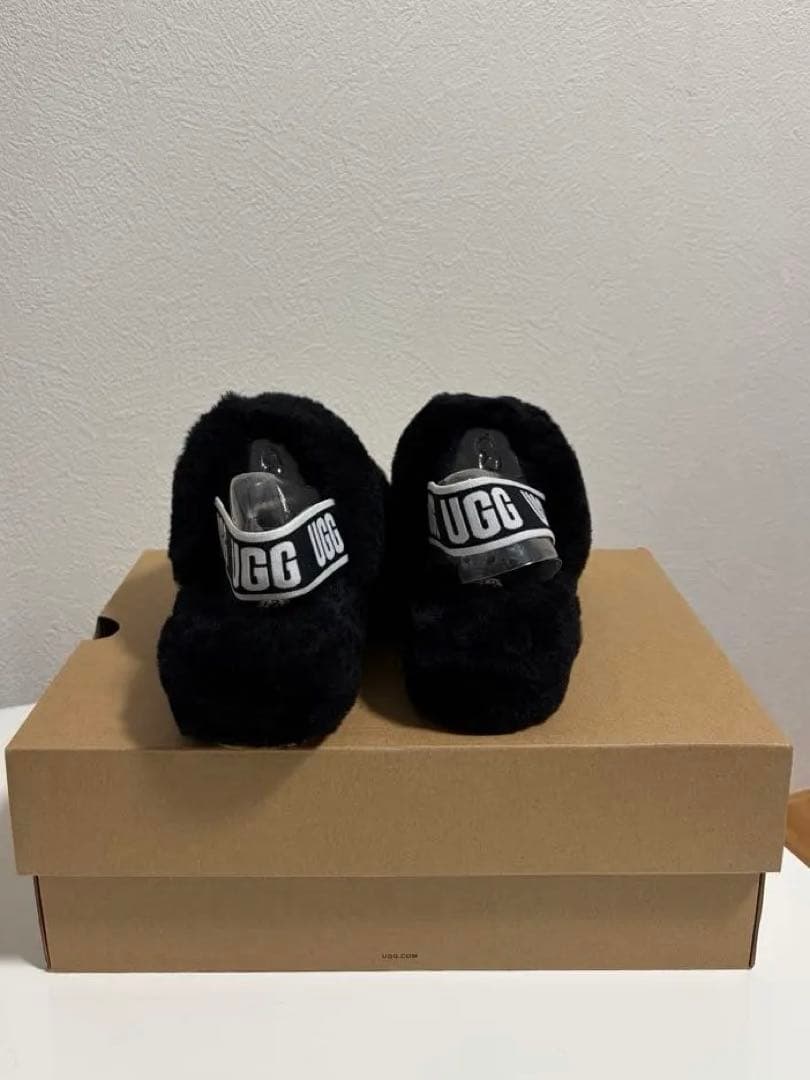 【未使用】 UGG アグ ファー サンダル 黒 25cm ラスト1点