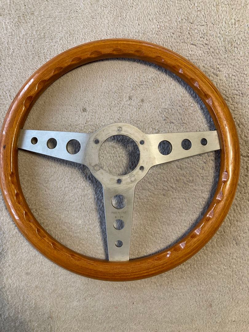 MOMO 3スポーク ステアリングホイール