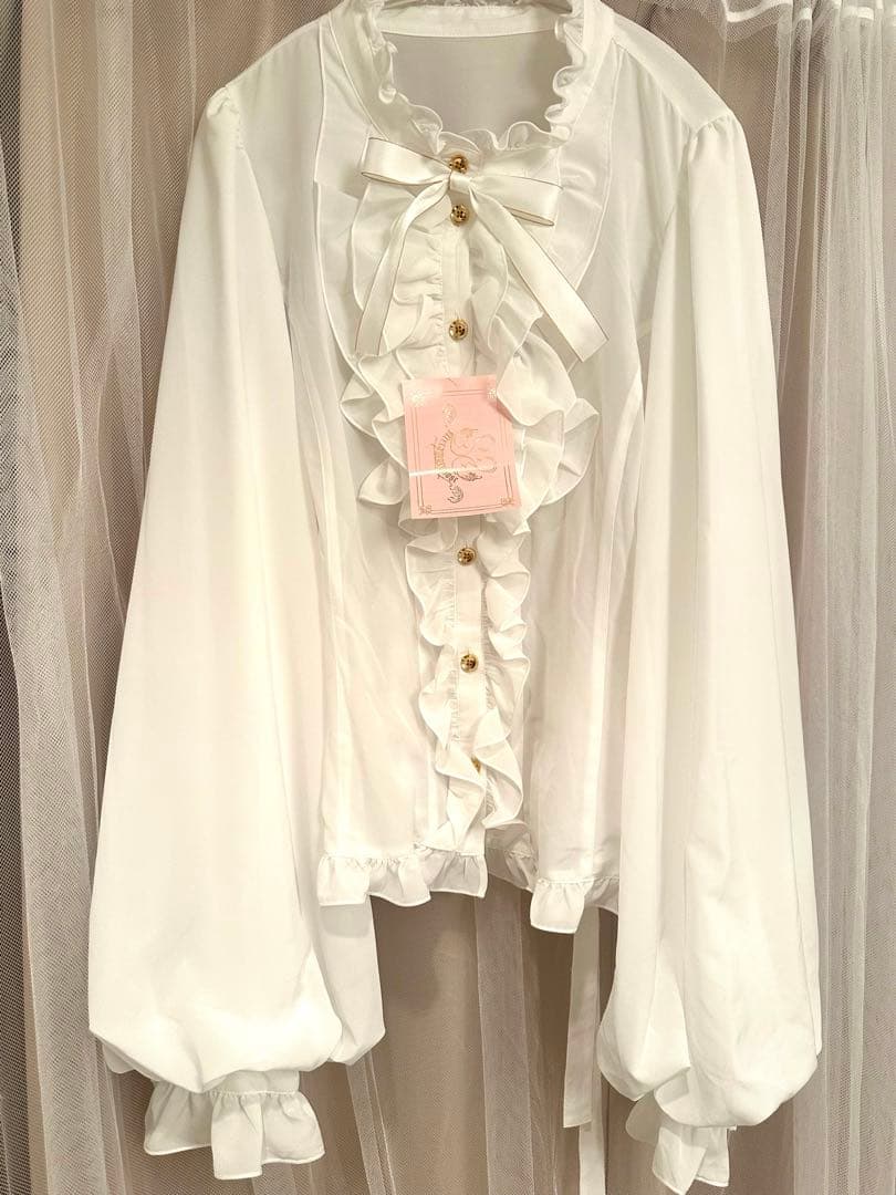 新品　メタモルフォーゼ スタンドカラートリプルフリルブラウス　プラスサイズ