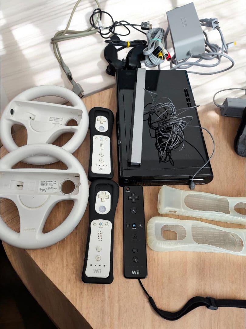 Wii U 本体 （32GB）＋Wii 本体＆ソフト15本付き