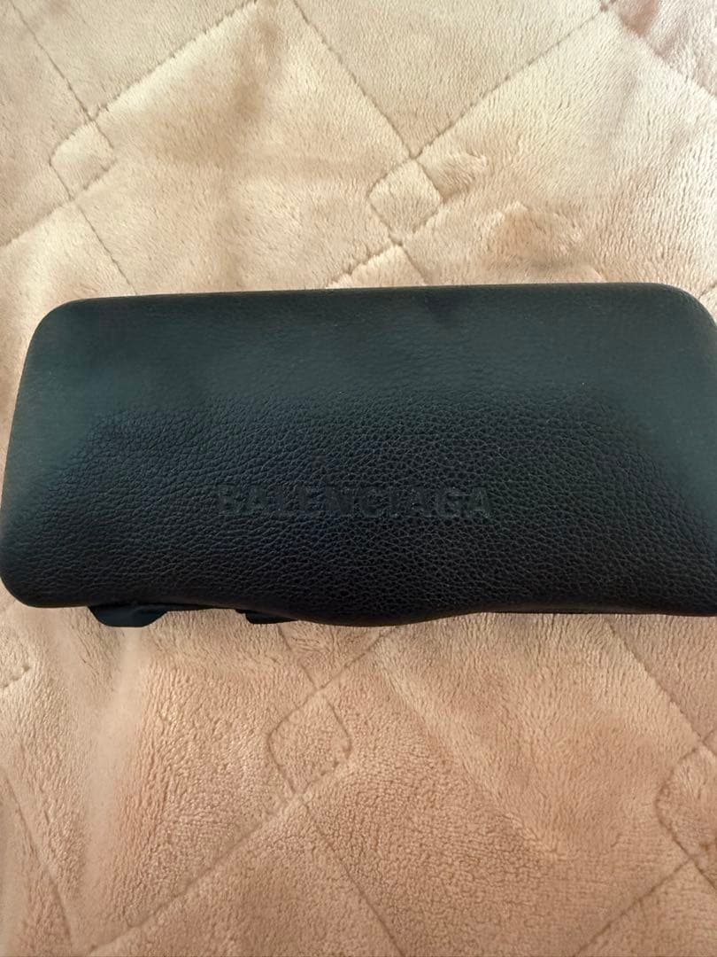 バレンシアガ　サングラスケース