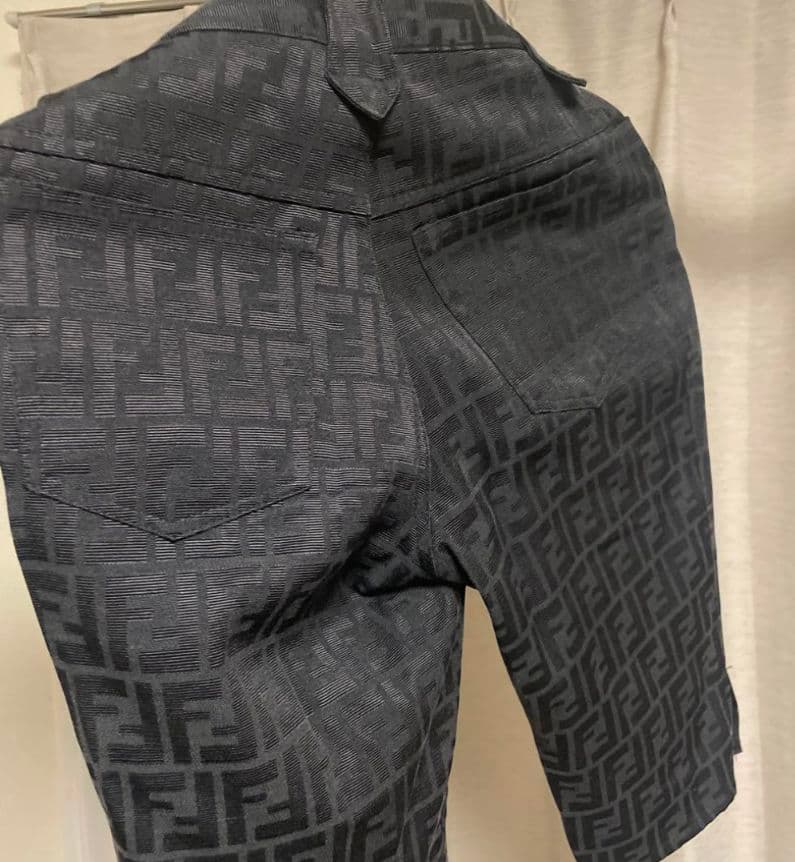 最終お値下げ！未使用に近い:フェンディ　ハ−フパンツ