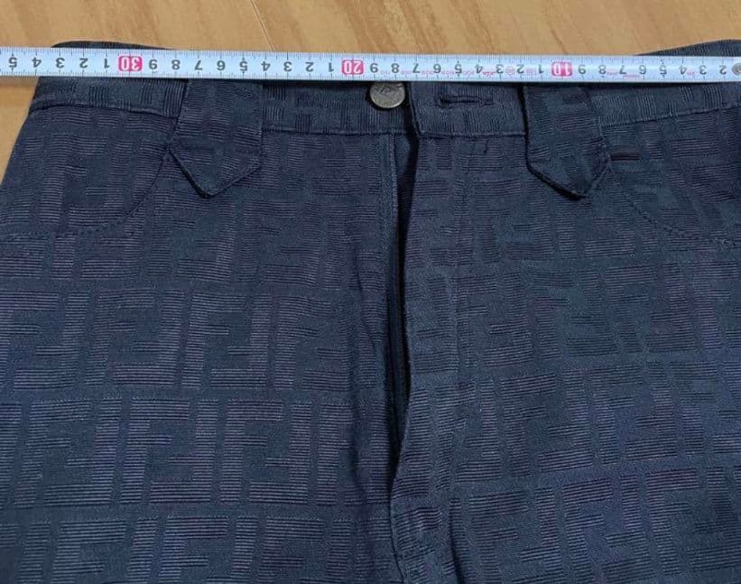 最終お値下げ！未使用に近い:フェンディ　ハ−フパンツ