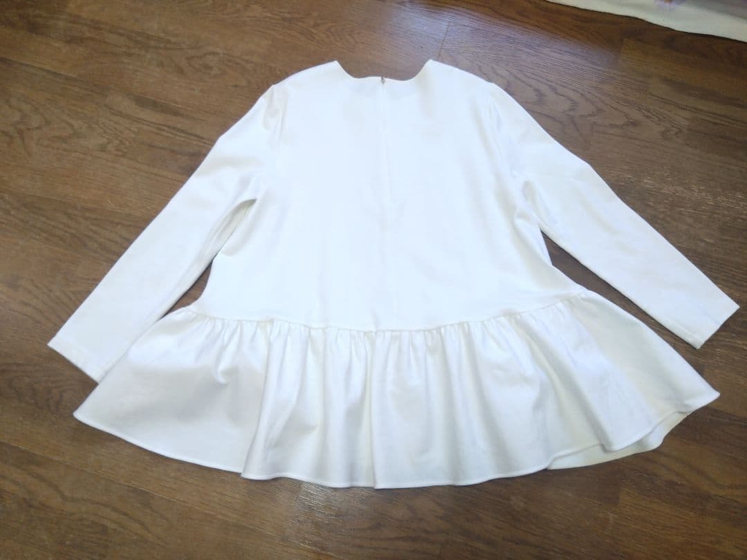 【 美品 】　yori ヨリ ぬくぬくヘムフリルブラウス　フレア　カットソー