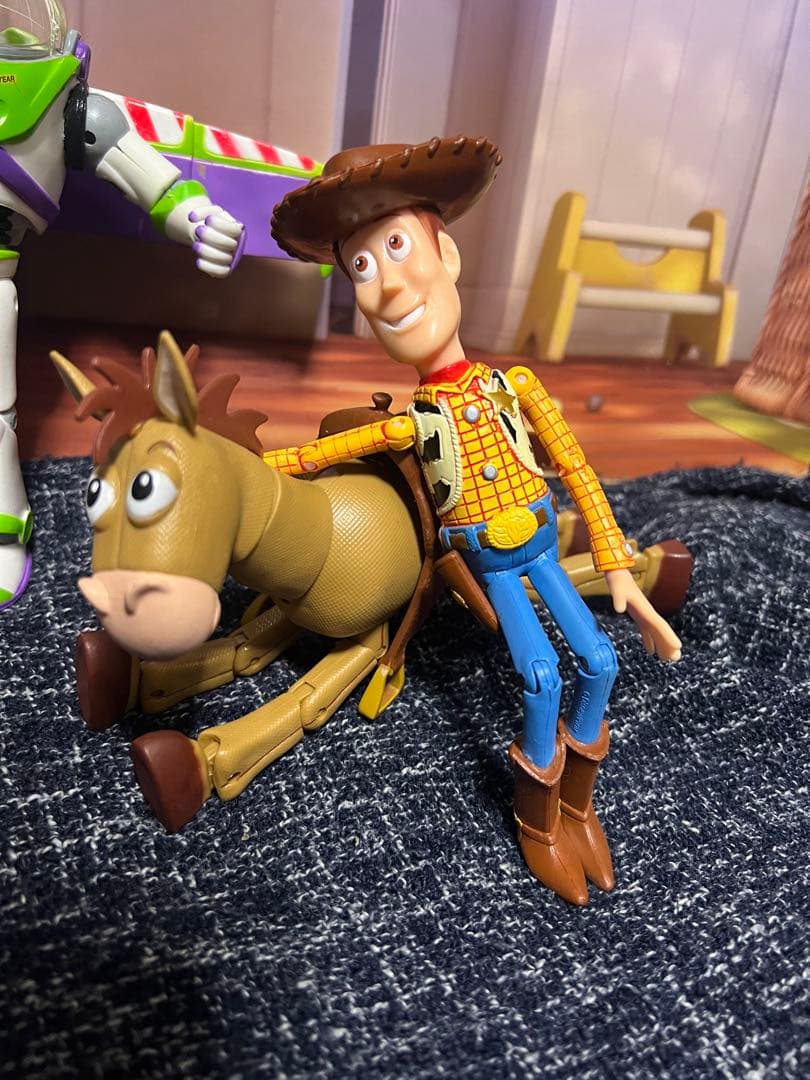 ディズニー　トイストーリー　ウッディ　バズ　ジェシー　ブルズアイ　フィギュア