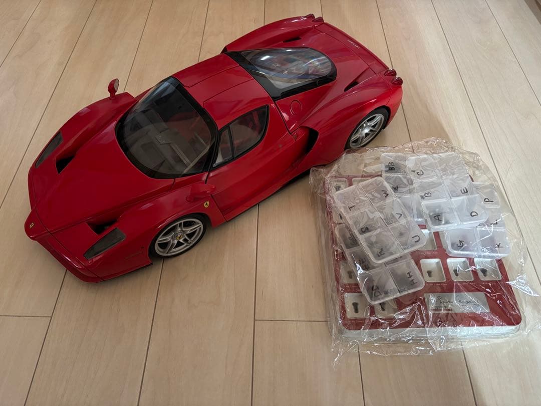 ミスターポン様用。1/10 Ferrari エンツォ 赤 ミニカー