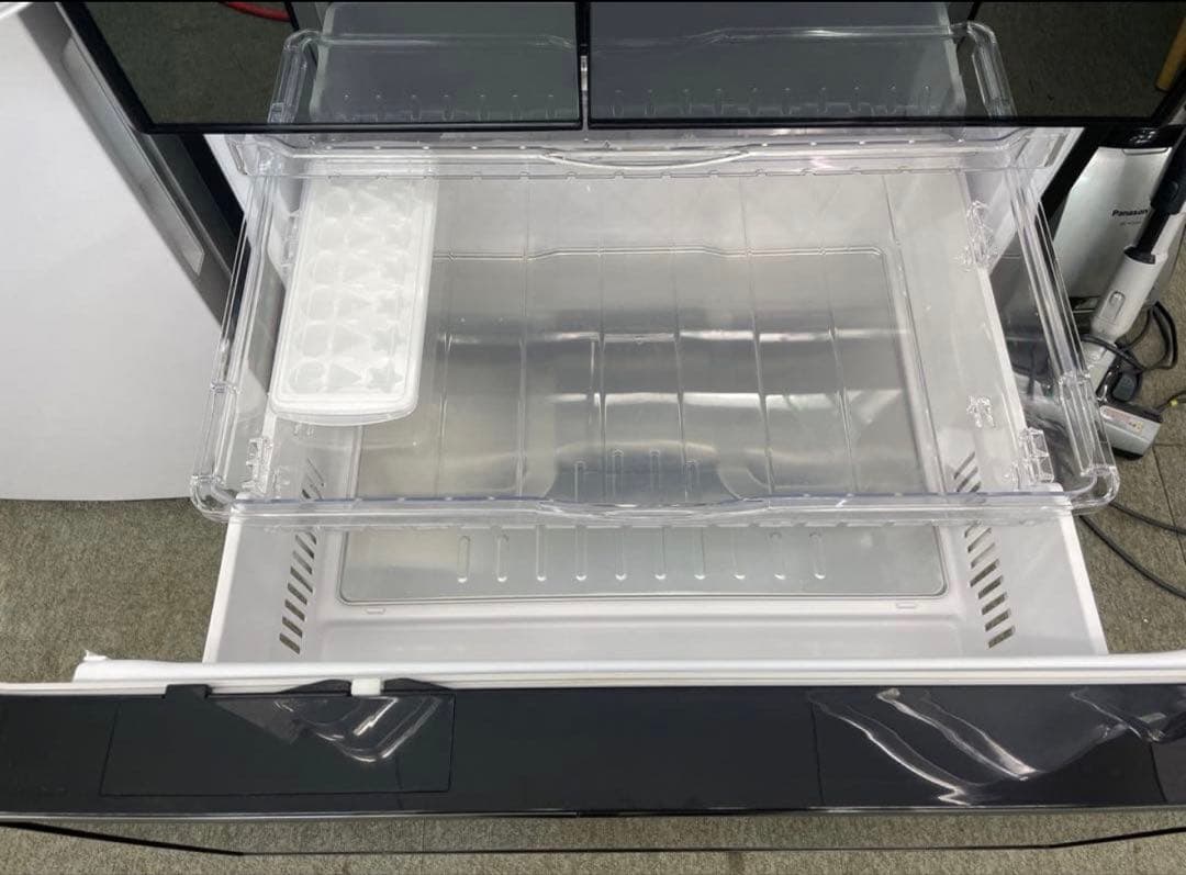 日立 HITACHI R-X5700F 中古美品　6ドア　クリスタルミラー