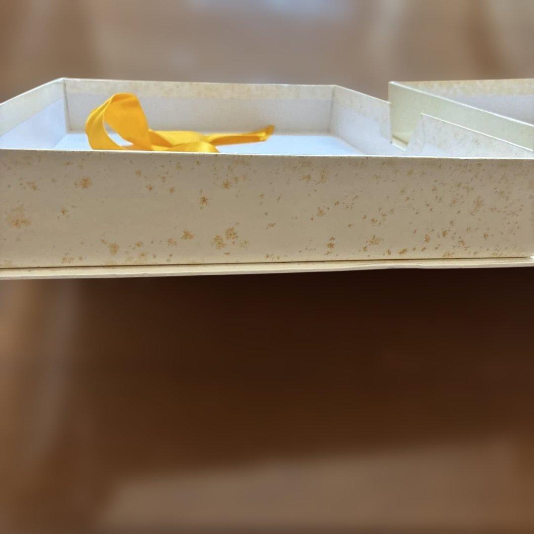 √5 TAKAHIRO UEMURA 美容師