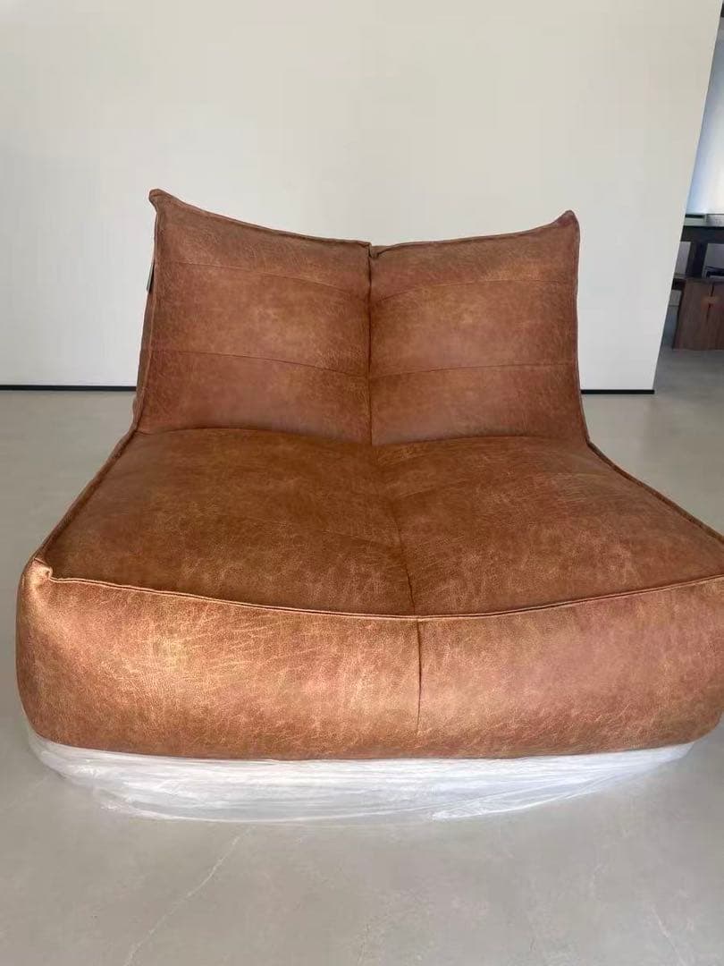 ソファ　デザイナー　柔らかめ　高級感