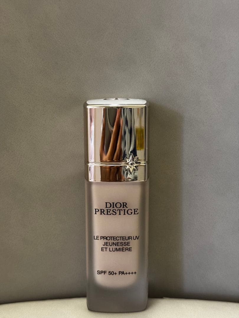 Dior プレステージホワイト　ル　プロテクターUVルミエール　シアーグロウ