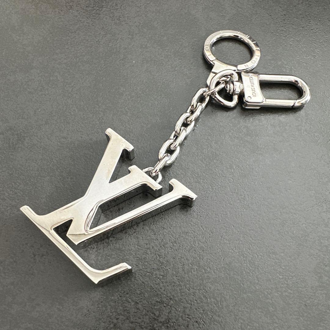 LOUIS VUITTON キーホルダーメタルシルバーチャーム