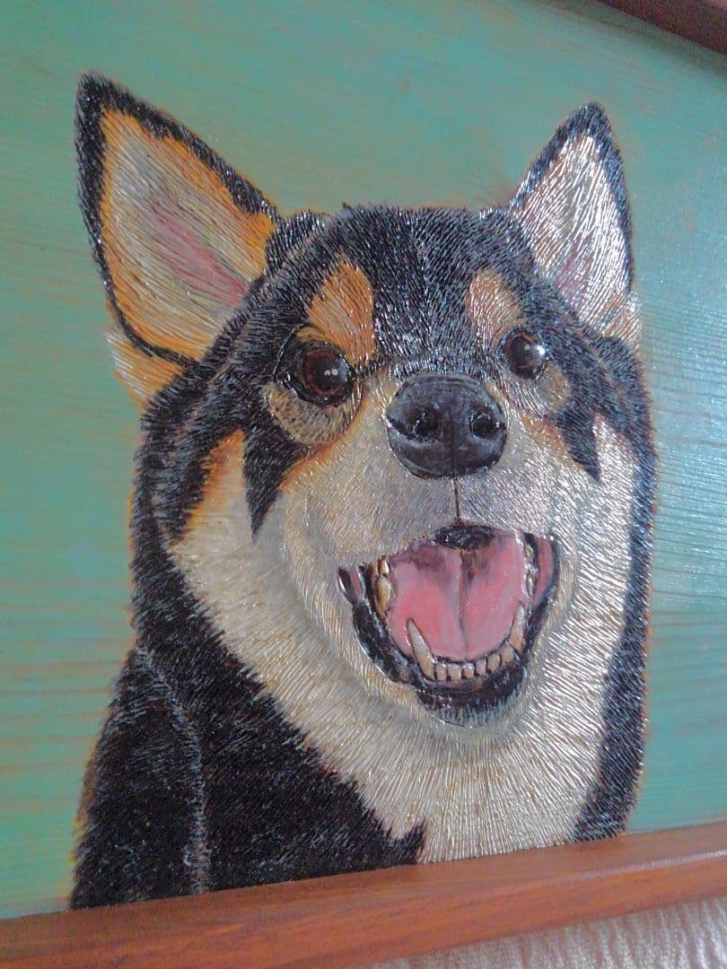 黒柴の木製壁掛け