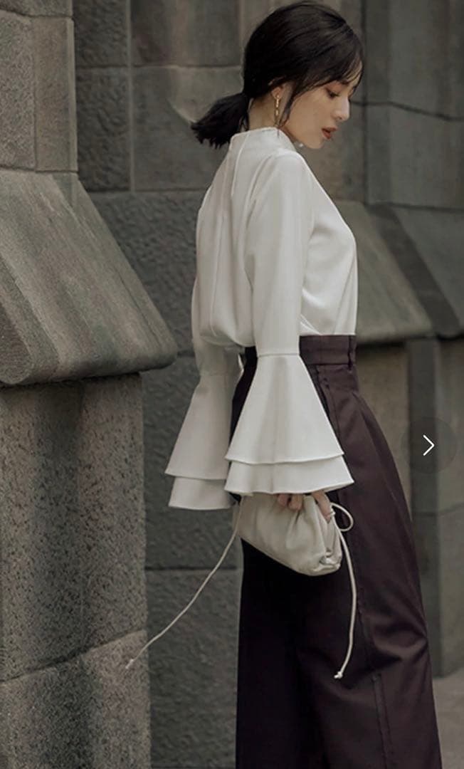 anuansアニュアンスラッフルスリーブブラウス