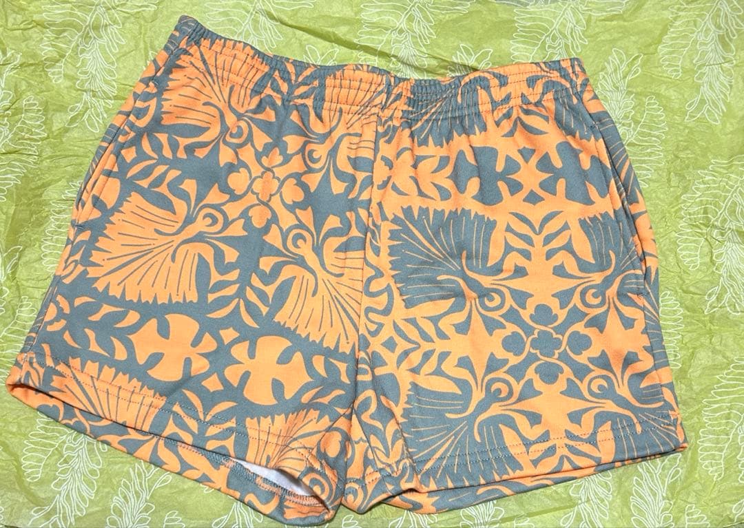 マヌヘアリィ　フリースショーツ　ズボン　Lサイズ