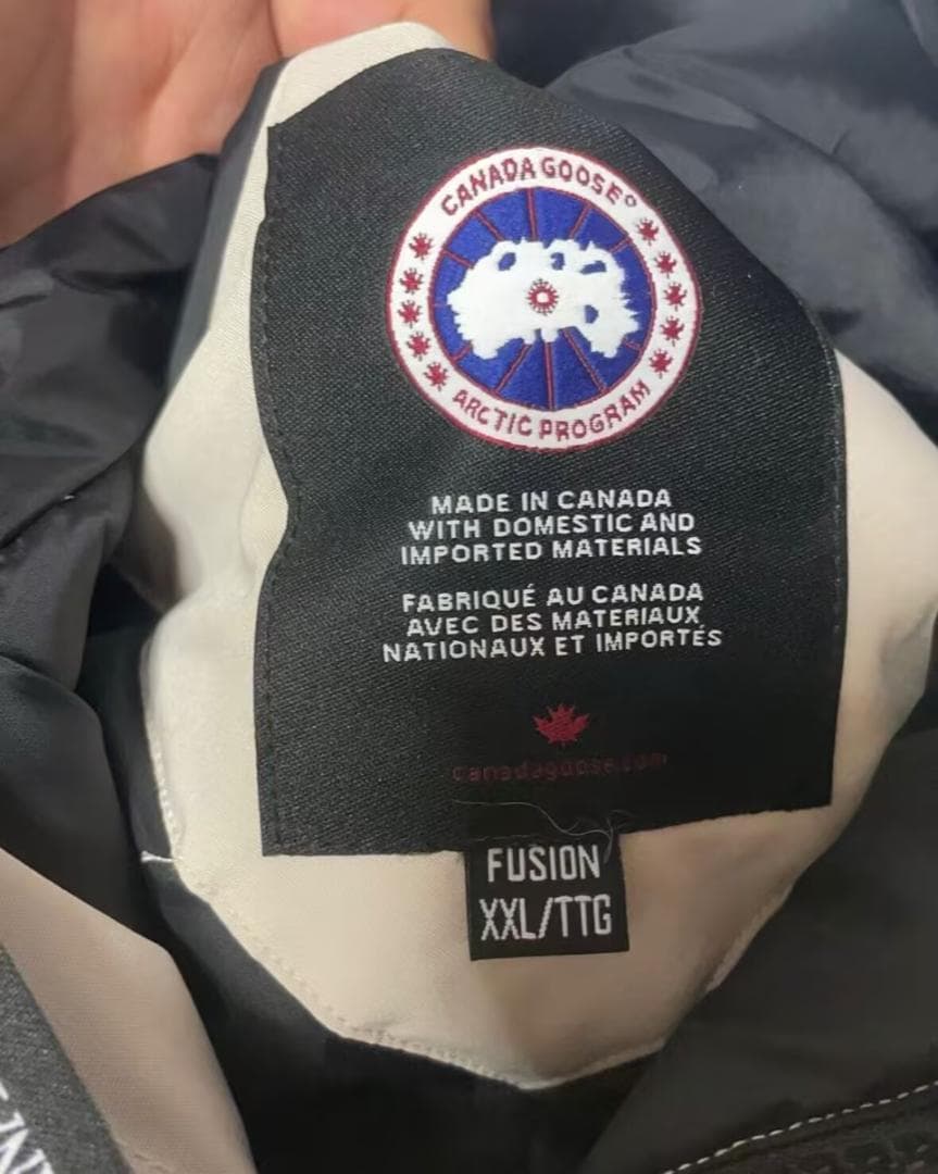 美品の中古品です フード付きダウンジャケット