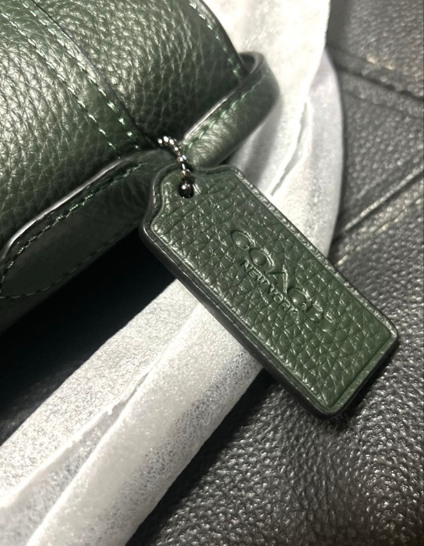 新品　コーチレザー スマホバック　ショルダーバッグ　携帯ポーチ