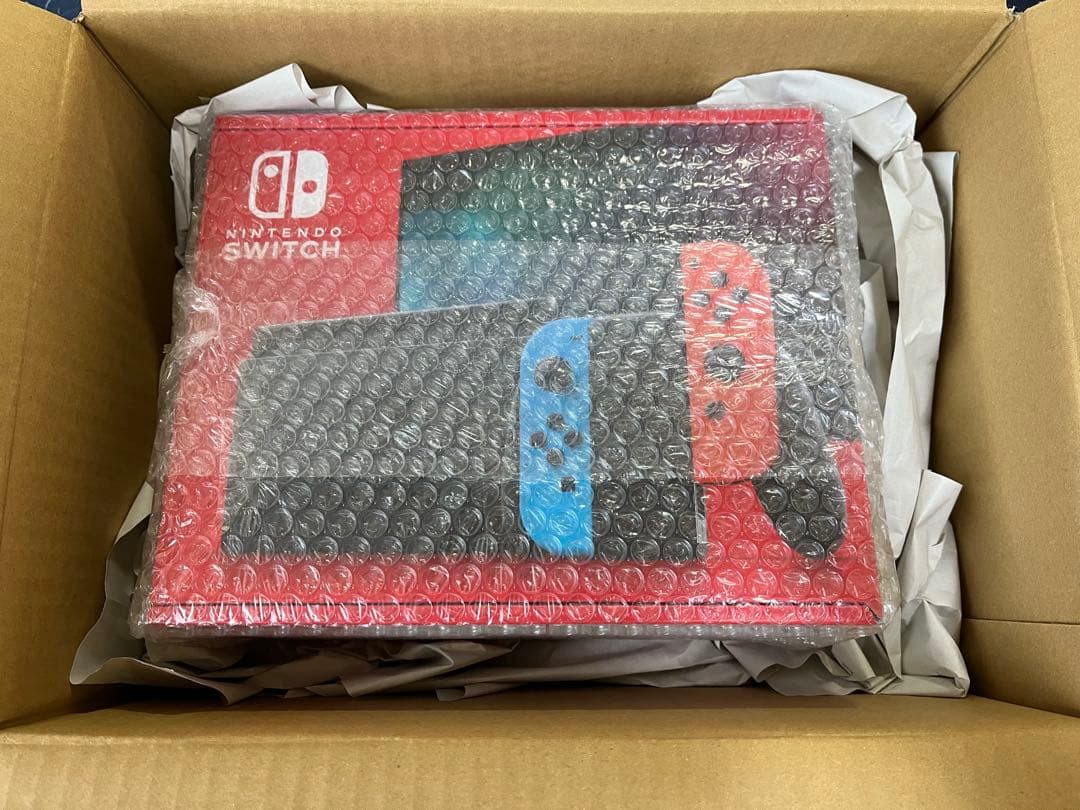 新品未使用　Nintendo Switch 本体　ネオンブルー／レッド