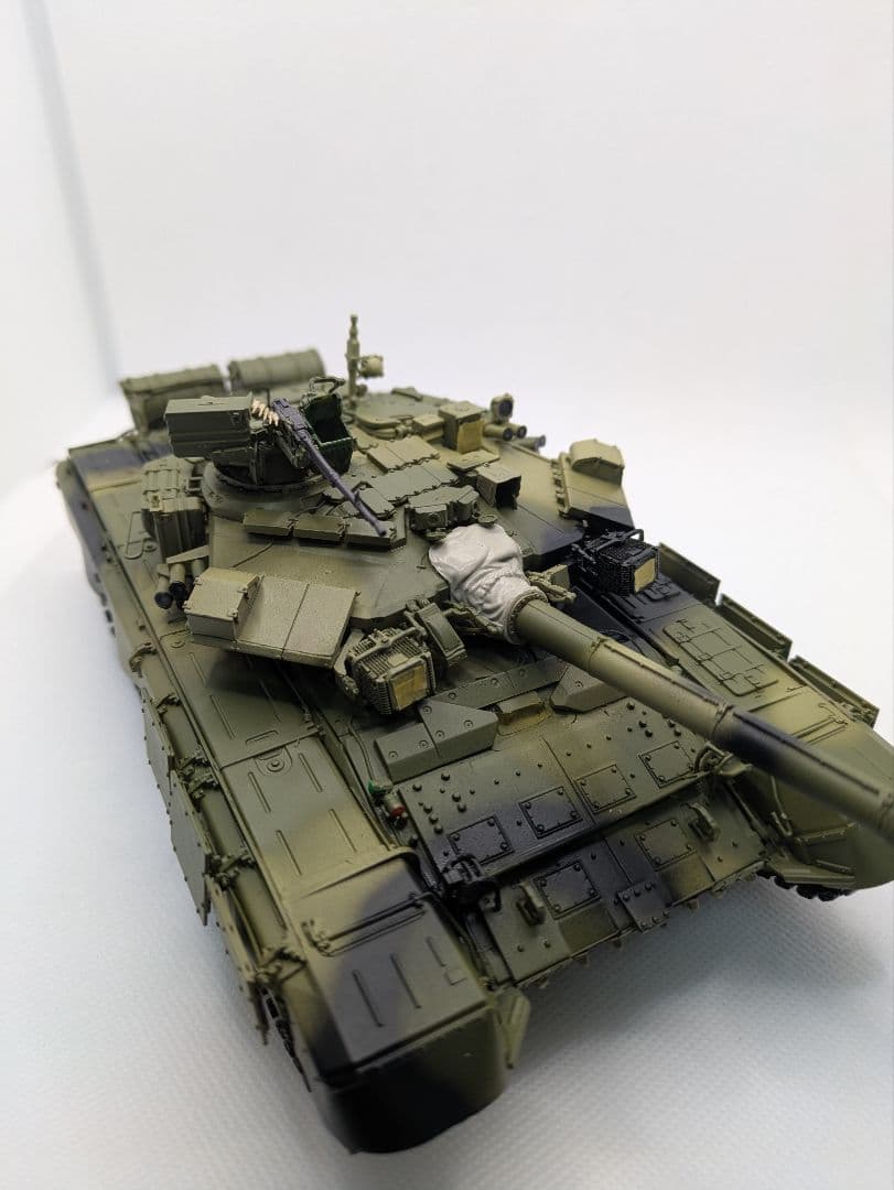 塗装済完成品　モンモデル 1/35 ロシア 主力戦車 T-90A