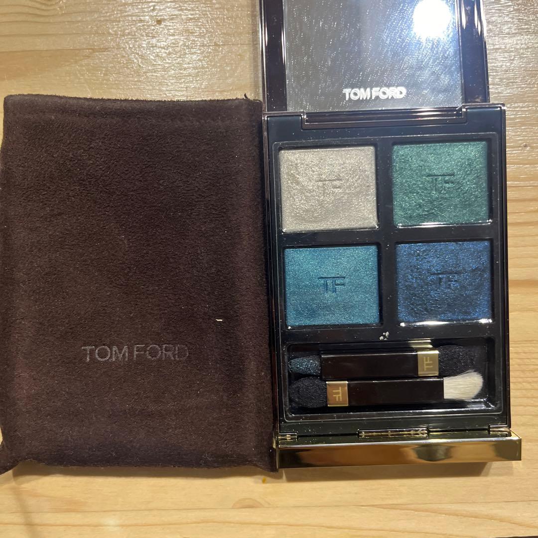 TOMFORDアイ カラー クォード2A エメラルドラスト