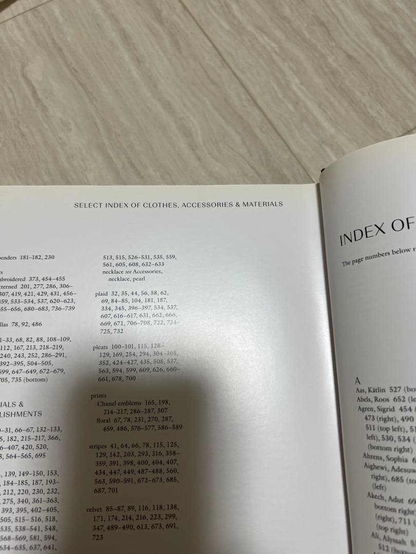 CHANEL CATWALK シャネル　本　インテリア