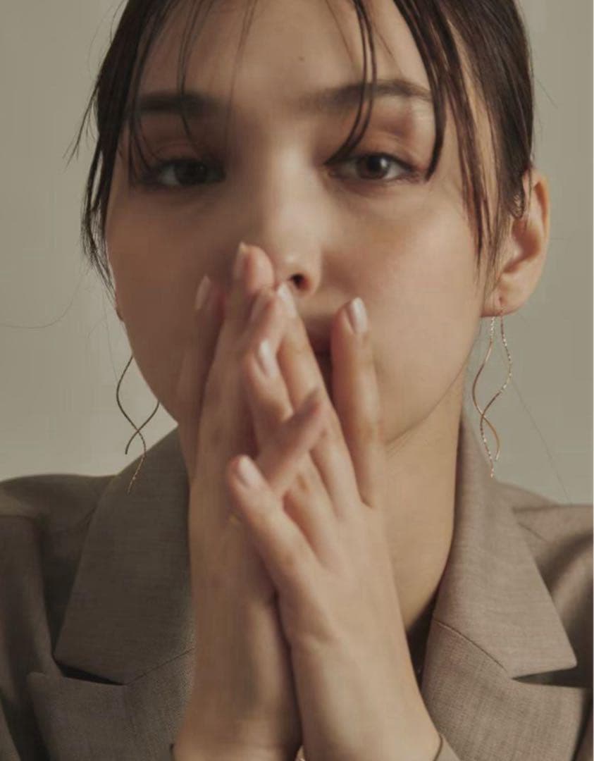 ココシュニックポリッシュミラーカットチェーンピアス片耳¥81400ヒロタカete