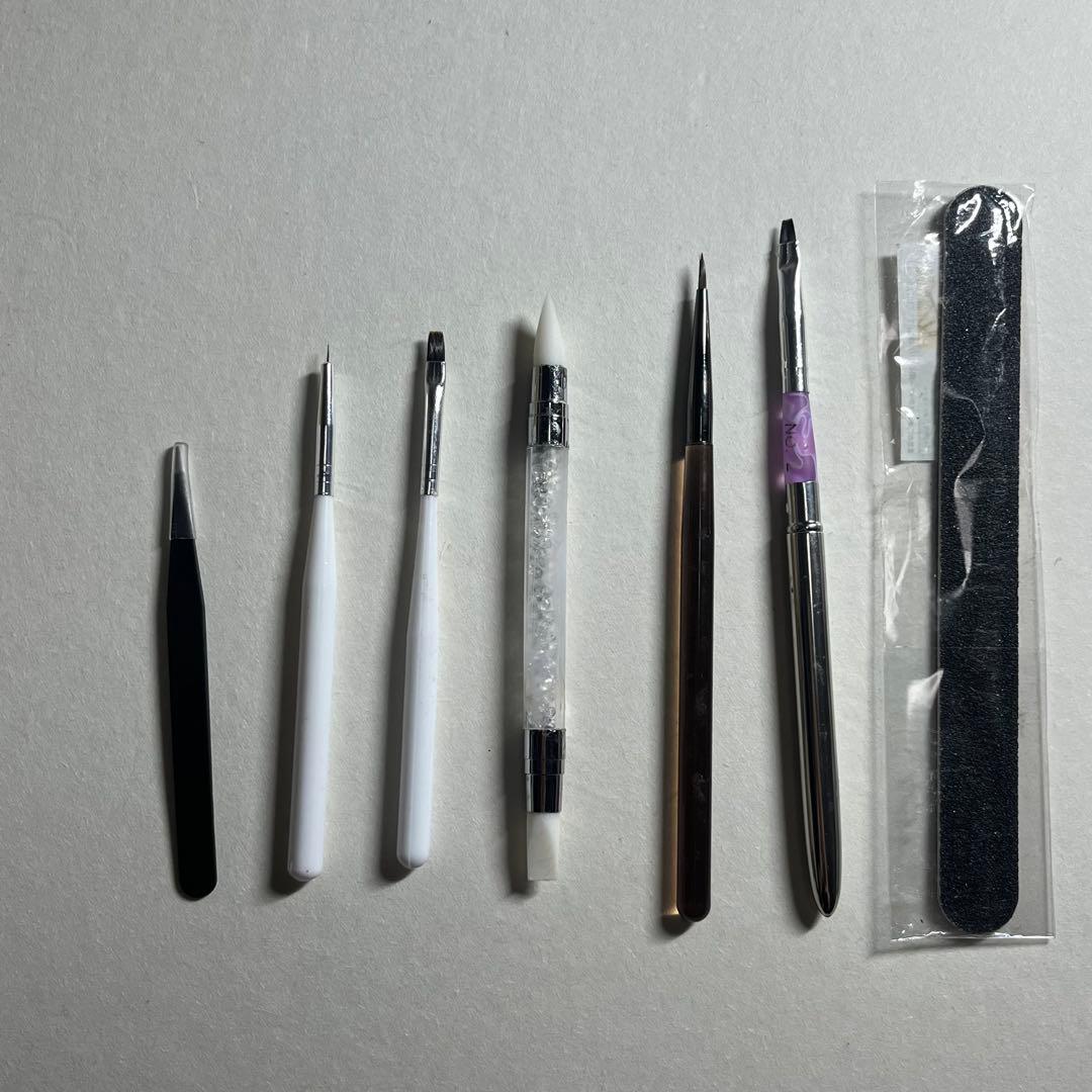 ネイルアートセット 多彩なカラーと用具　初心者