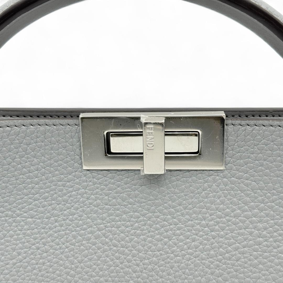 M6932 フェンディ ピーカブー アイシーユー ミディアム 7VA529