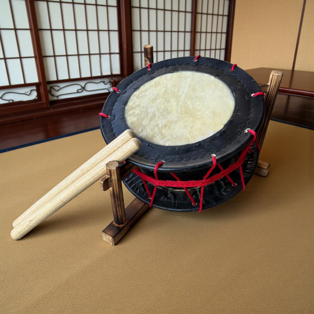 フォロー割【新品】【蔵出し】締め太鼓 牛 革 和太鼓 バチ付き 台付き