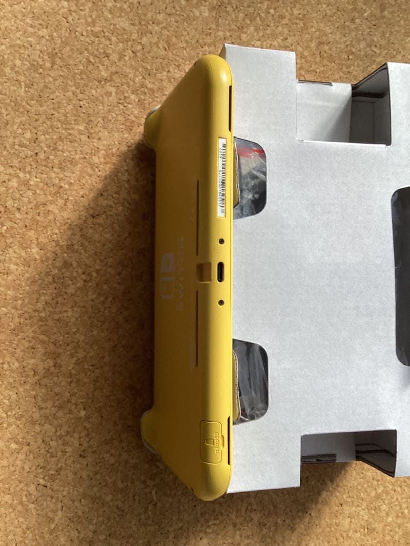 Nintendo Switch Lite イエロー 本体 充電器と箱付き