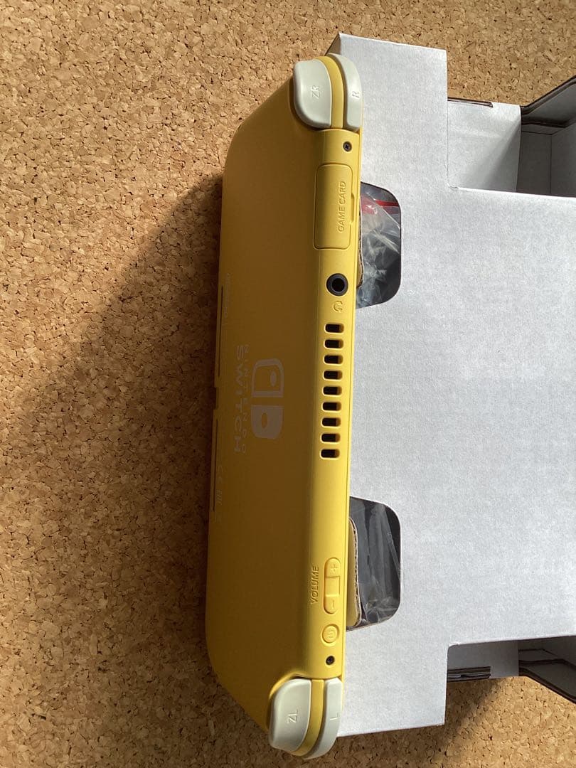Nintendo Switch Lite イエロー 本体 充電器と箱付き
