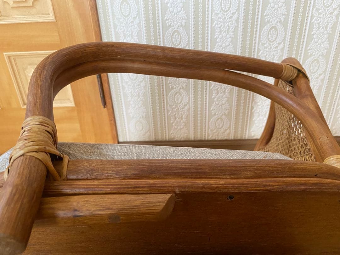 ラタン製 回転式座椅子 未使用のベージュクッション付