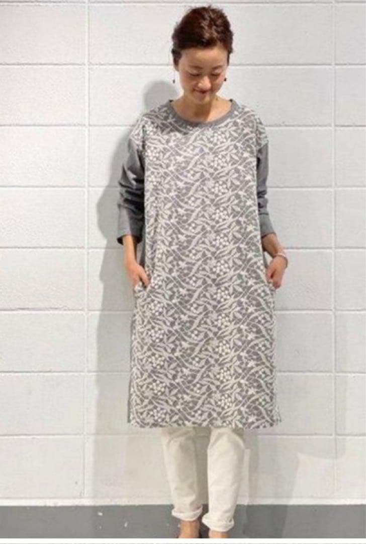 一度のみ試着　美品　ビアズリー フロント刺繍ワンピース