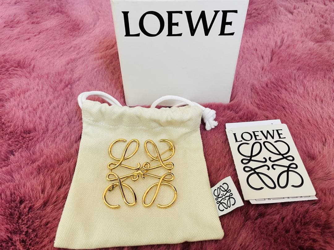 LOEWE ロゴデザイン ブローチ