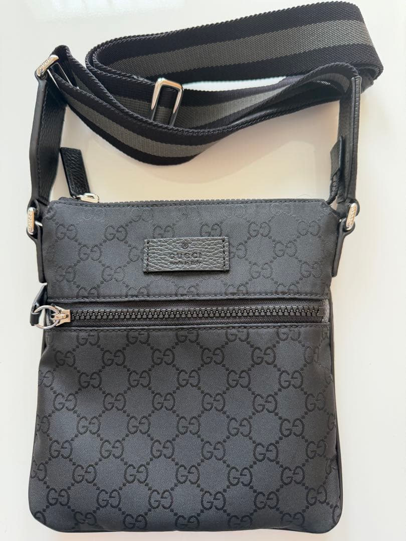 GUCCI ショルダーバッグ　メッセンジャーバッグ